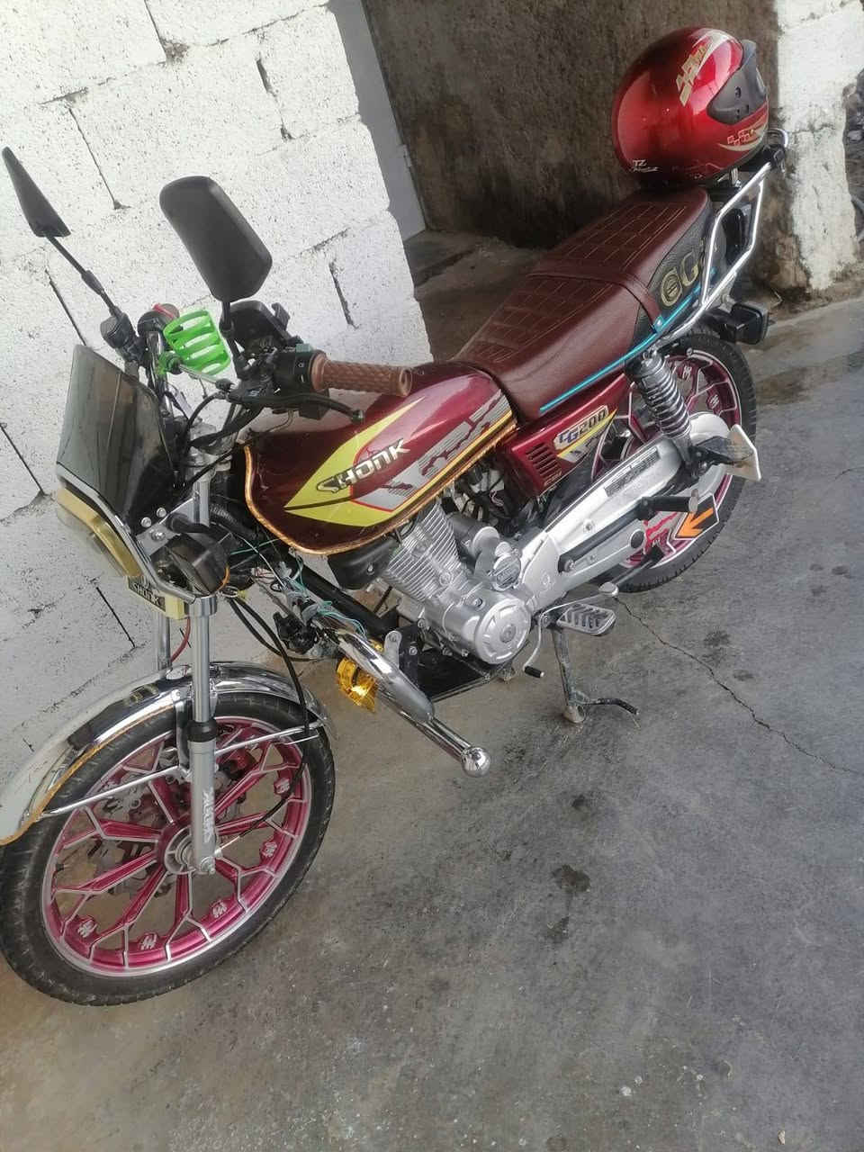 السلام عليكم دراجه للبيع الموديل 25 محرك 200 ترهم مراوس          ***********
