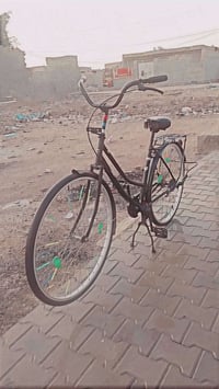 بيسكل البيع بناتي الحجم 27لون اسود كدامكم بيسكل نضيف نضافه 100 %بريك خ...