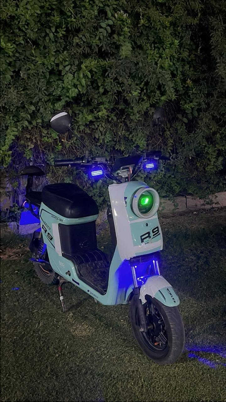 دراجة R9 للبيع موديل 2025 
مواصفاتها معروفة والنضافة 80/100 السعر 400 الف و بيها مجال 
متواجد فقط وتساب ***********
