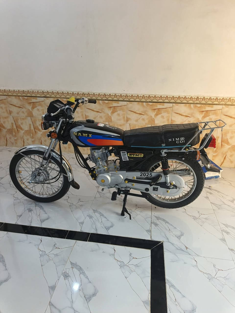 للبيع مديل 25 سكنر مكينه برقي مامفتوح بيها كهربائيات كلها شغاله مكاني بطحاء سعر 700 و بيها مجال لشراي ***********
