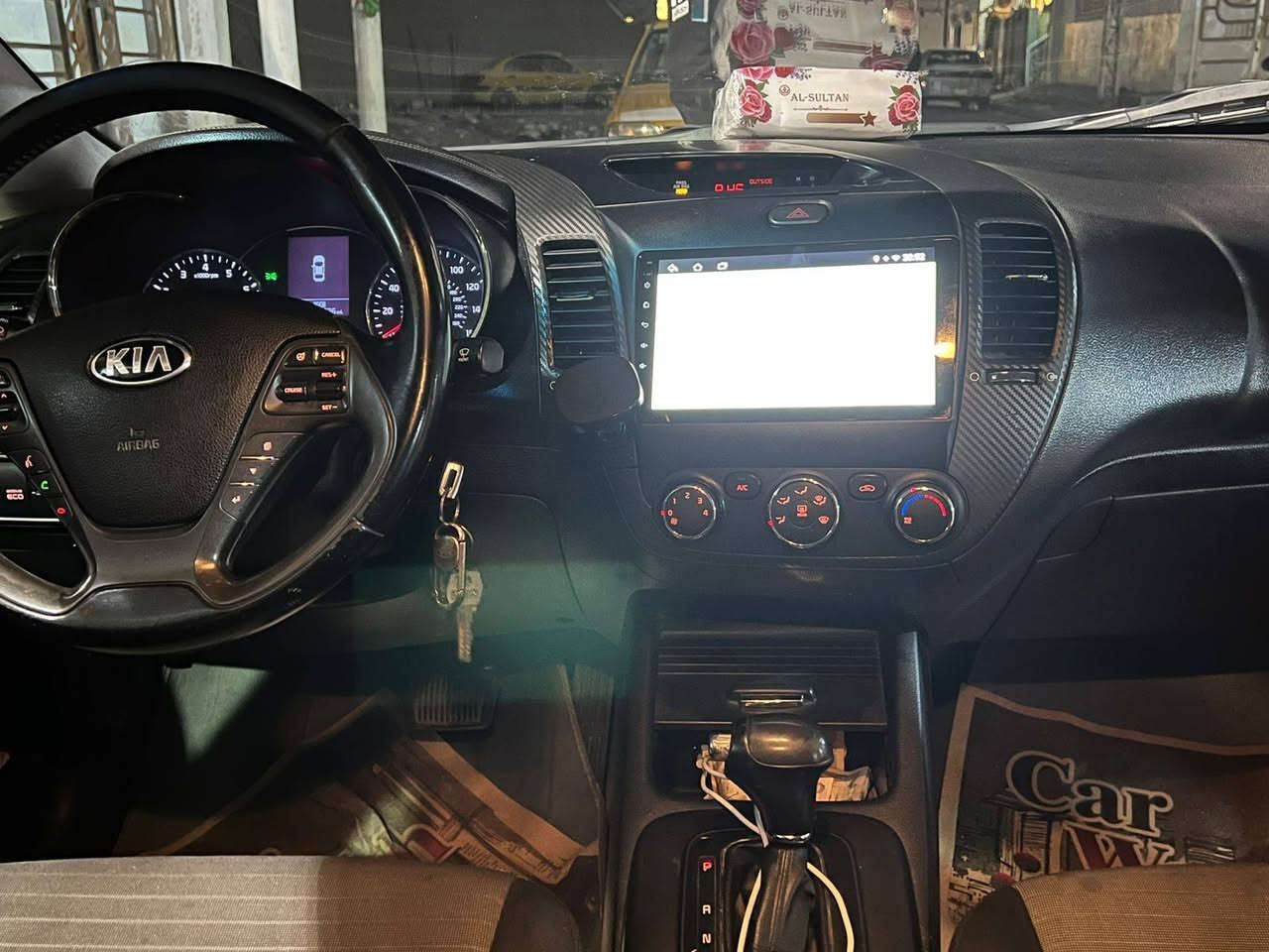 سلام عليكم للبيع كيا فورتي 2015 بسمي محرك كير مكفول ٣ قطع جاملخ وبنيد وجطه 
بدو ايرباك بدون دواخل للبيع مكانه بغداد الغزاليه السعر 100 وبيه مجال حك الجيه ***********
