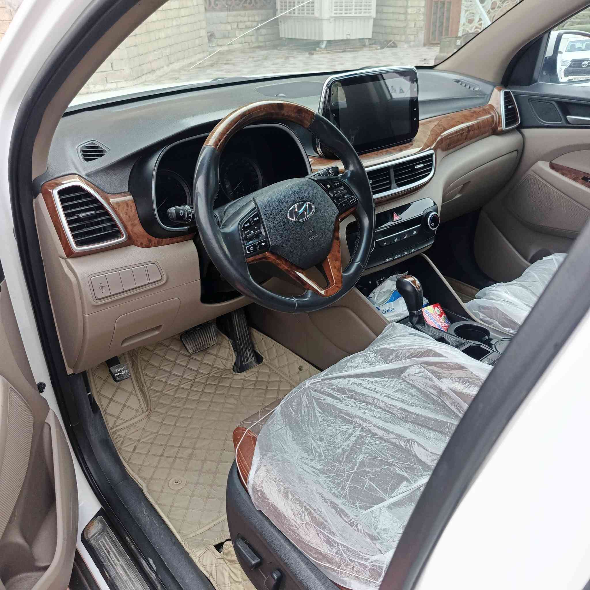 سلام عليكم للبيع توسان ٢٠٢٠ مكفوله ماعده بارد باب اسايق فول مواصفات ماعده البنورامه بسمي شخصيان تحويل ثاني يوم ماشيه ٧٨ الف حقيقي هاتف ***********
