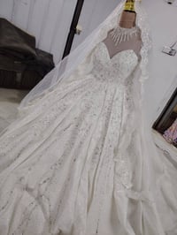 بدله عرس • طرحة • تحتاج غسيل