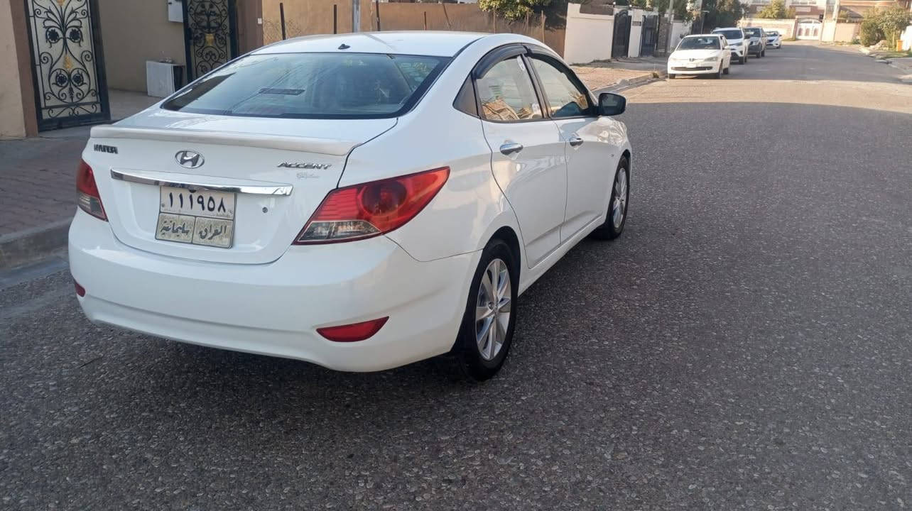 اكسنت موديل 2012 
بدون صبغ كير محرك بشرط 
دفتر بنزين بي سنويه منتهيه صار سنه سعر٩١ شراي خابر
***********مكان كركوك للبيع فقط ماراوس ولا ابيع قسط كركوك, العراق
