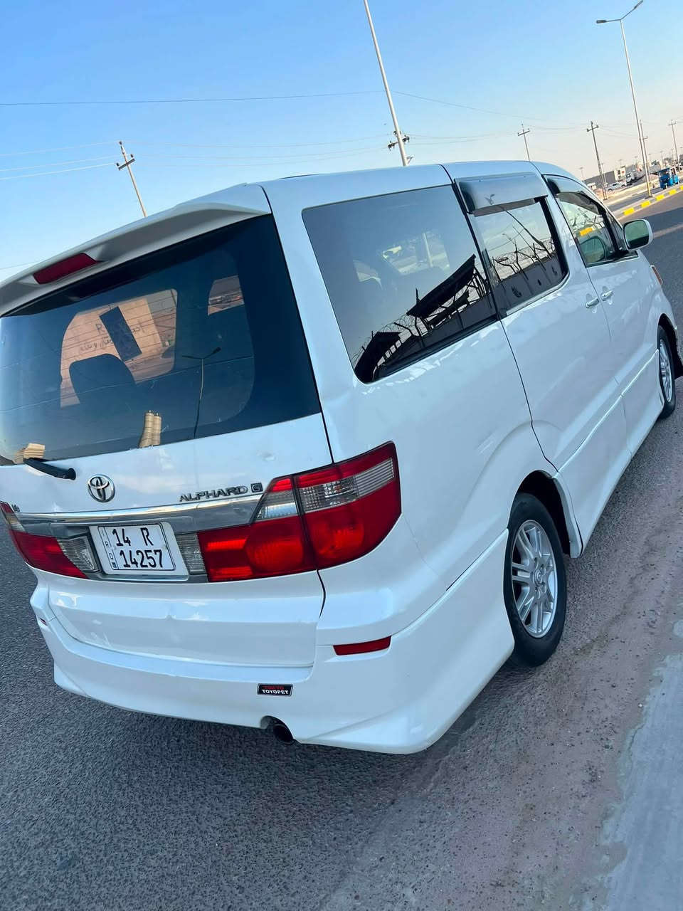 السلام عليكم للبيع تيوتا الفارد مديل2002 اصل تحويل بي وقت رقم بصره نكليزي بسمي سنويه مجدد لل30  سياره كفاله من الضربه والكص ومكفوله من جميع الاصوليات مكينه 6 سلندر جاهزه مكينه كير تخم تاير نقصه بس كمبريسر تبريد سياره حلوه وجديده مواصفاته 7 راكب تبريد 3 قطع شاشه تحكم ستيرن حساسات كرستال لايت وبك لايت لايتات زنون داخل اسود السعر 110 اوبيه مجال بكاني بصره حي الحسين هـ ***********
