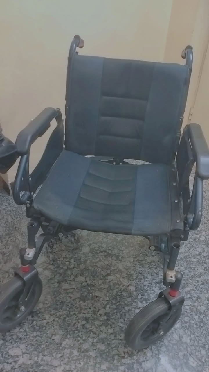 السلام عليكم ورحمة الله
عربانه للبيع اخت الجديده استعمال قليل 
السعر 350وبيهه مجال


**إذا كنت صاحب هذا الإعلان وتريد حذفه لأي سبب، رجاءا أرسل رسالة إلى الدعم الفني**