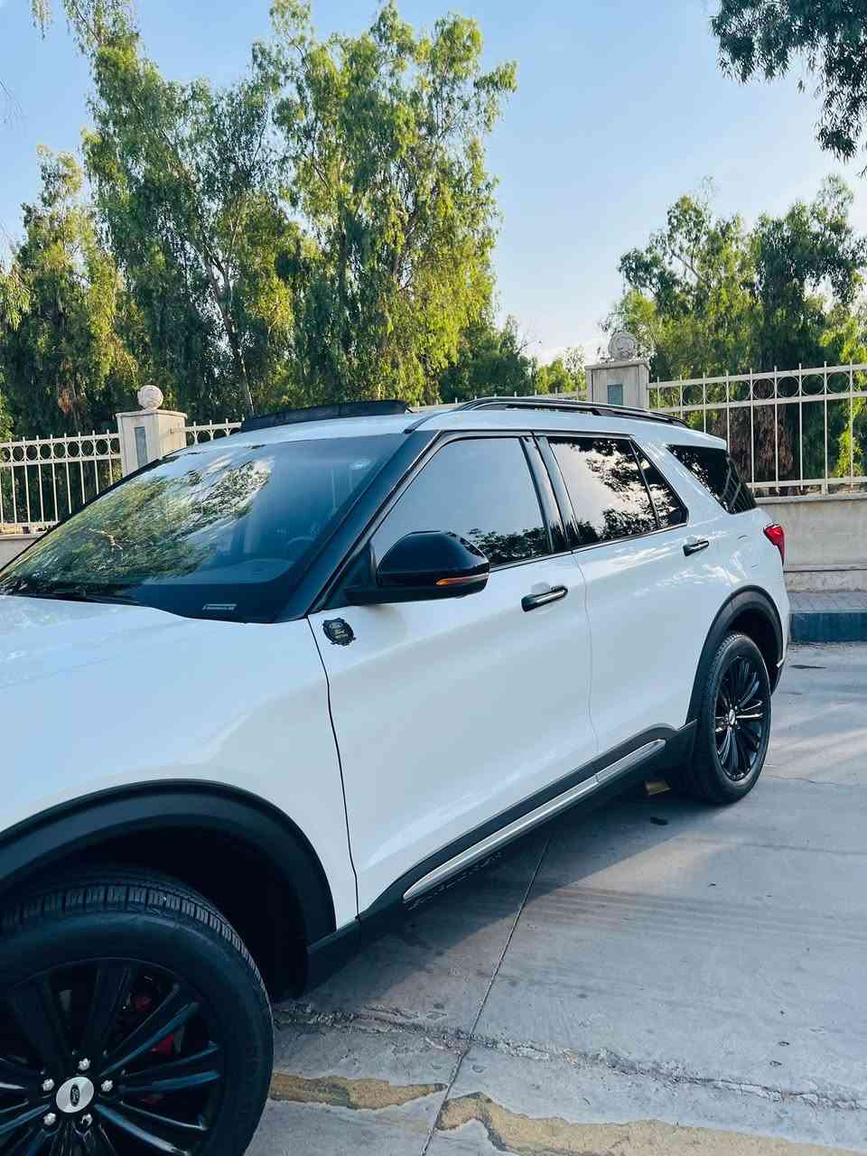 فورد اكسبلور الوحش الامريكي
الفئة بلاتنيوم اعلى فئة بل فورد اكسبلور 
الموديل ٢٠٢٢
المواصفات فول فول للاخير 
كشنات تدفئة تبريد 
كشنات مساج كشنات كهربائية 
كشنات مختوم بلاتنيوم 
لون ابيض مطخم بل اسود 
بانوراما كشنات جلد 
دفع رباعي قيادة ذاتية 
اوتو بارك تركن السيارة نفسها 
وضعيات قيادة ٦ وضعيات سبورت وصحاري وثلجي ونورمال وايكو 
انارة محيطية فتل الداخلية مال سيارة ثلاث الوان 
دفع رباعي ذكي 
صندوق ذكي يفتح باشارة الرجل 
تشغيل عن بعد تحديد مسار 
طخم تاير جديد واصلي 
سيارة مال جناي شرط ماتصرف عليها ربع دينار 
دهن اصلي وجديد قبل سبوع 
وياها هدية 🎁 كتاب تضليل بعد سنة ينتهي بيها باج 
ضررها سطحي جاملغ وبوند بدون قطرة دواخل بشرط كير محرك شاصي لغد كولها سليمة 
ايربك ستيرن وبردة طاك 
ايربك دشبول سليم ١٠٠/١٠٠
سيارة ما ناقصها ربع دينار شرط الفحص فقط قطعتين صبغ 
عنوان السيارة موصل اربيل متواجد 
رقم تلفون *********** بي واتس اب 
محرك ٣٠٠٠ توين توبو صاروخ 🚀 مصرف بانزين عادي حالو حال اربعة سلندر اربع كزوزات فول للاخير
