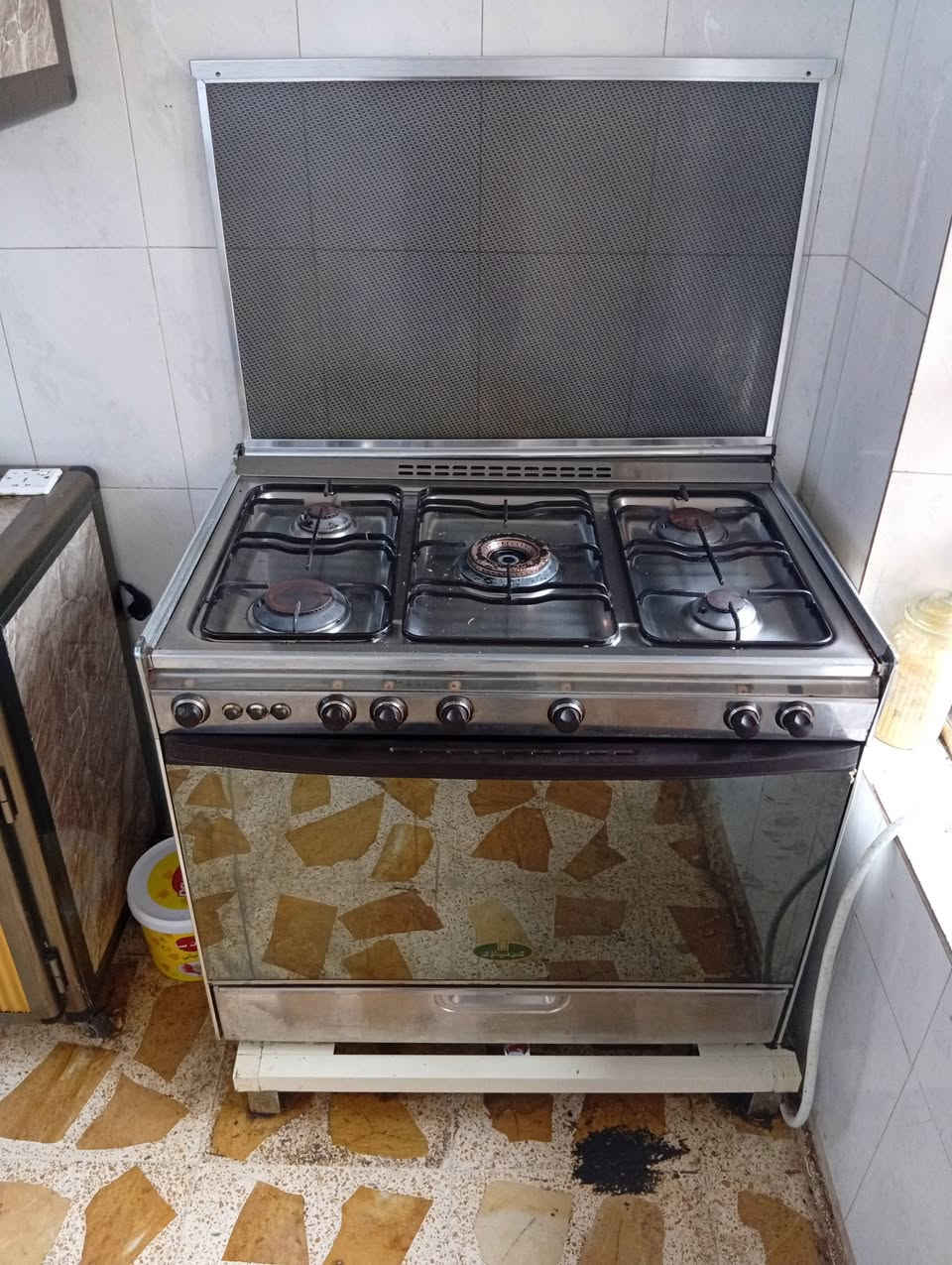 طباخ كريازي بلادي نظيف سعره 200 وبي مجال
تخم بلوك نظيف 7 مقاعد وويا وجه سعره 200 وبي مجال 
نافوره سعره 60 وبيها مجال 
دراجه شحن بطاريات جديده سعرها 200 وبيها مجال 
بايسكل باله نظيف سعره 50 
للاتصال ***********
