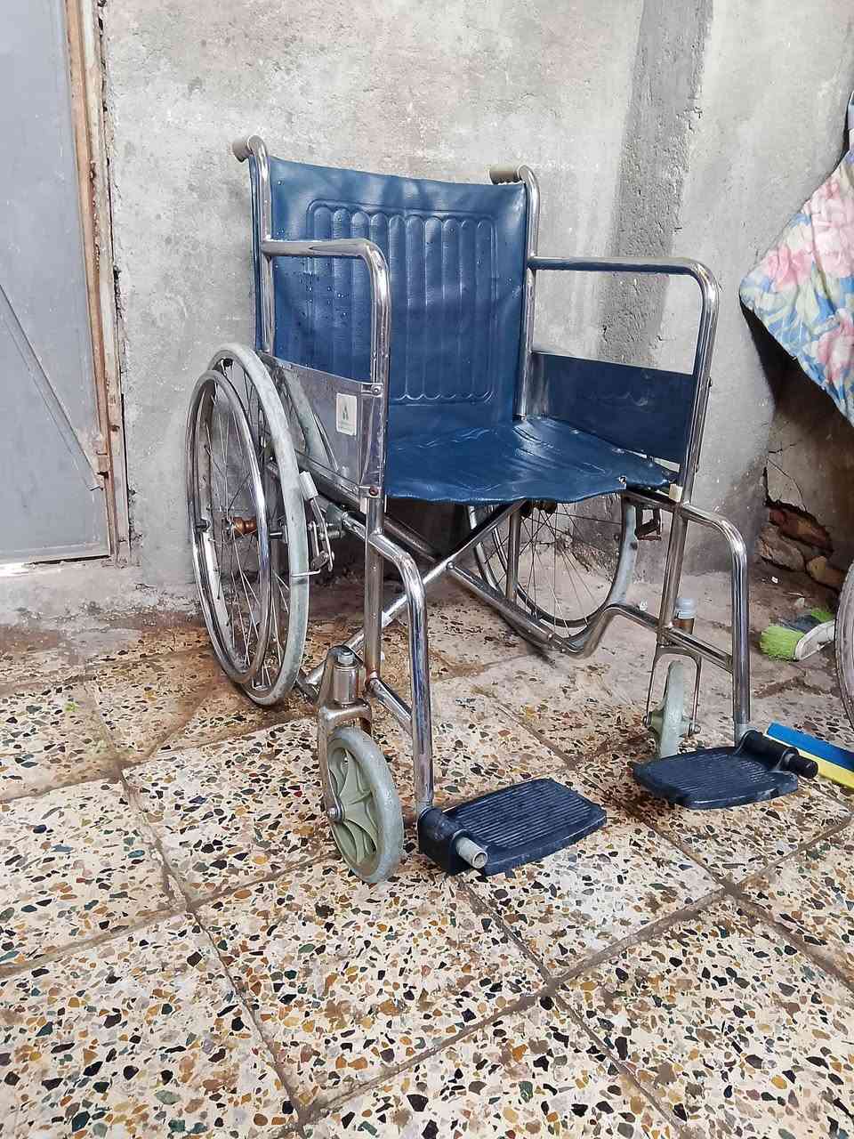 كرسي معوقين للبيع نضيفة  جدا سعرها 55وبيه مجال الاتصال على هذا الرقم *********** او واتساب
