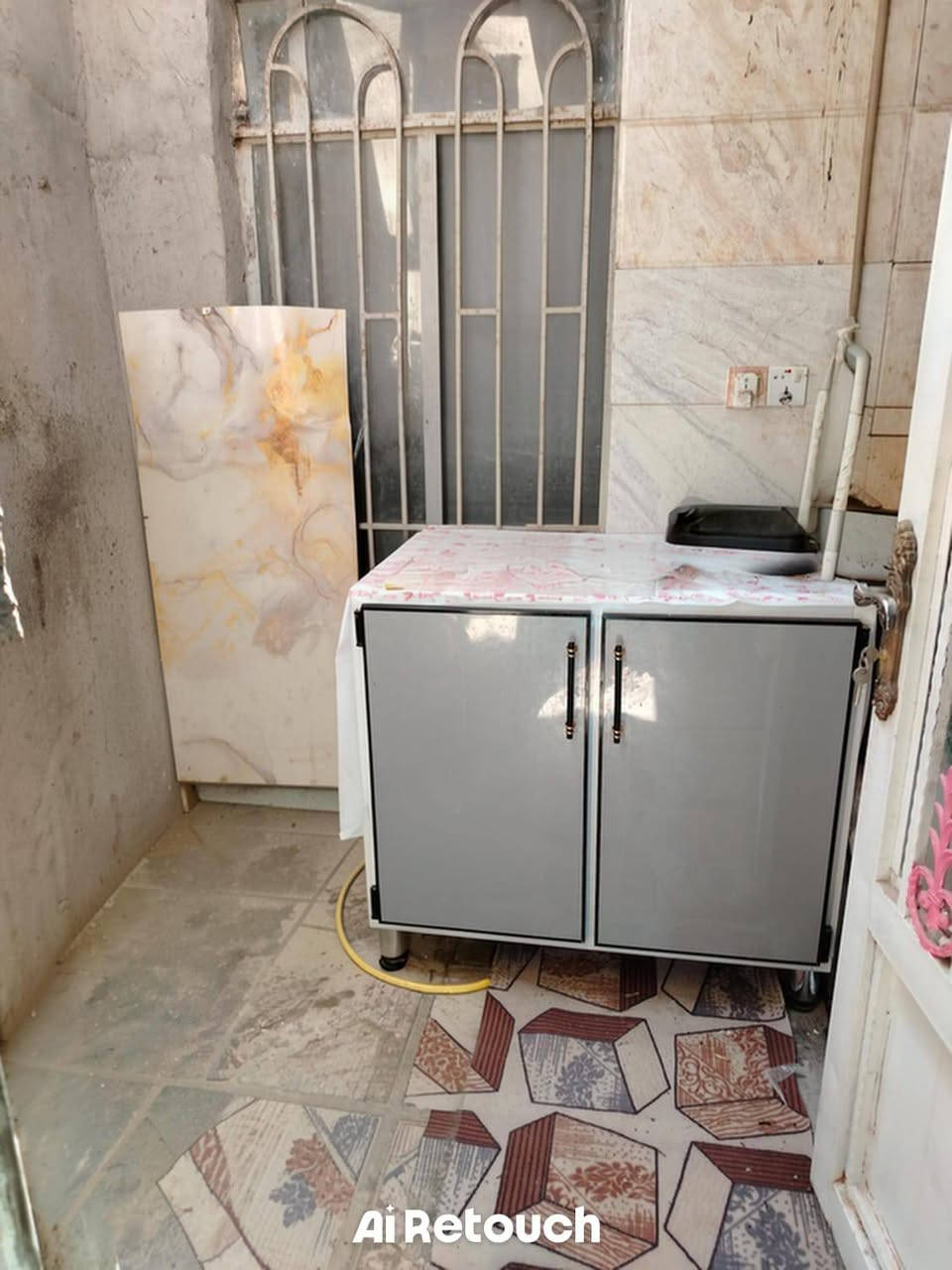 سلام عليكم 
بيت ١٠٠ متر بناء ٦٠ 
اساس تجعيب وسكف سندويج 
ارضيه شتايكر 
شارع المطار القديم مقابل محطة الشارقه
ب ١٤ وبي مجال ***********
