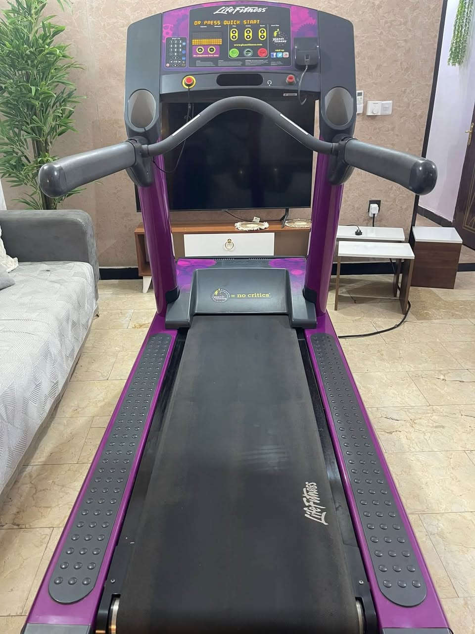 السلام عليكم جهاز جري لايف فتنس للبيع السعر ٧٠٠ دولار مكاني بغداد للاستفسار ***********
