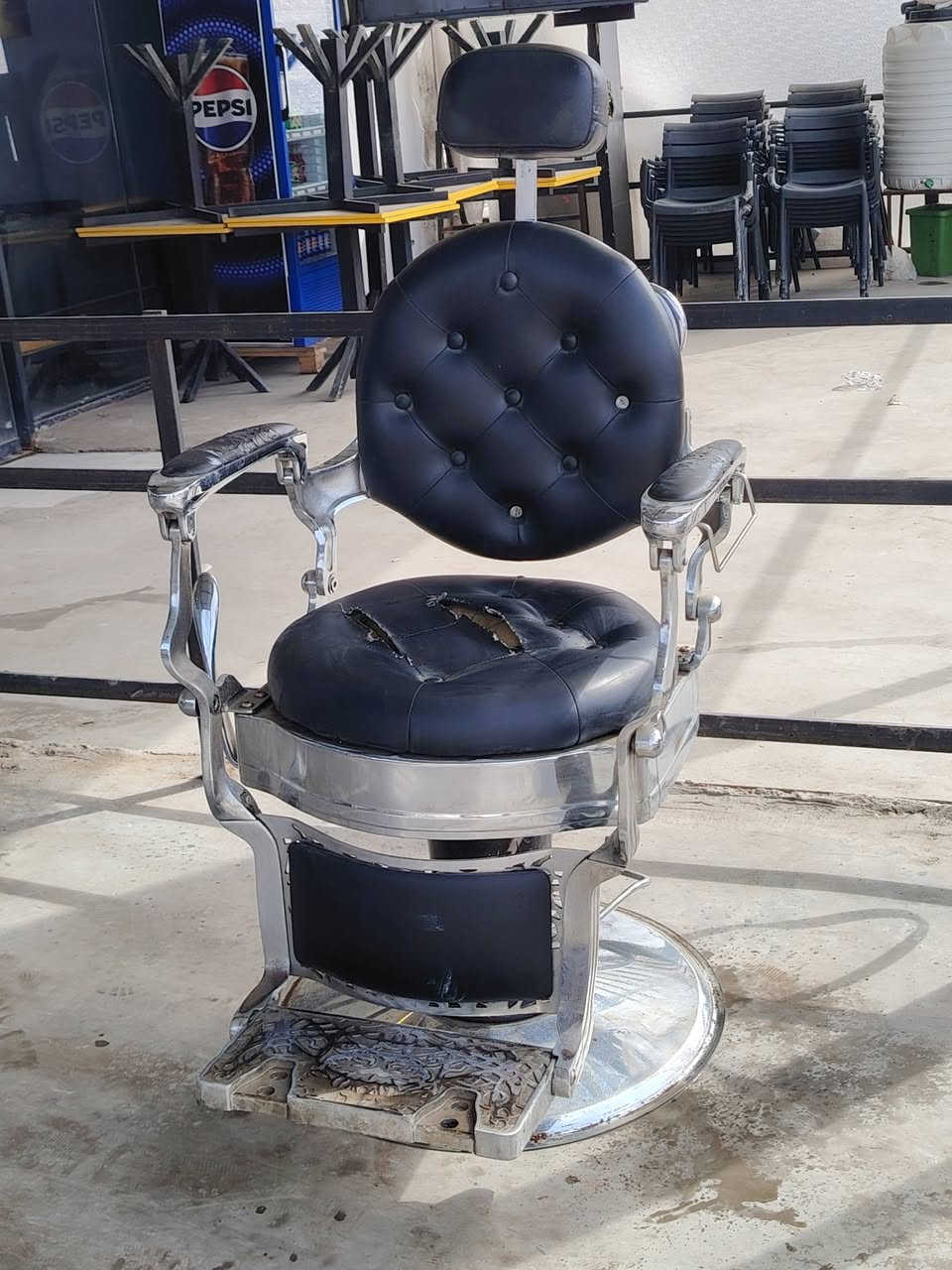 سلام عليكم لبيع كرسي ملكي كلشي مابي يرادلة بس دوشمة ومغسلة كاملة  بسعر مناسب الي يريدهن يطبلي خاص


**إذا كنت صاحب هذا الإعلان وتريد حذفه لأي سبب، رجاءا أرسل رسالة إلى الدعم الفني**