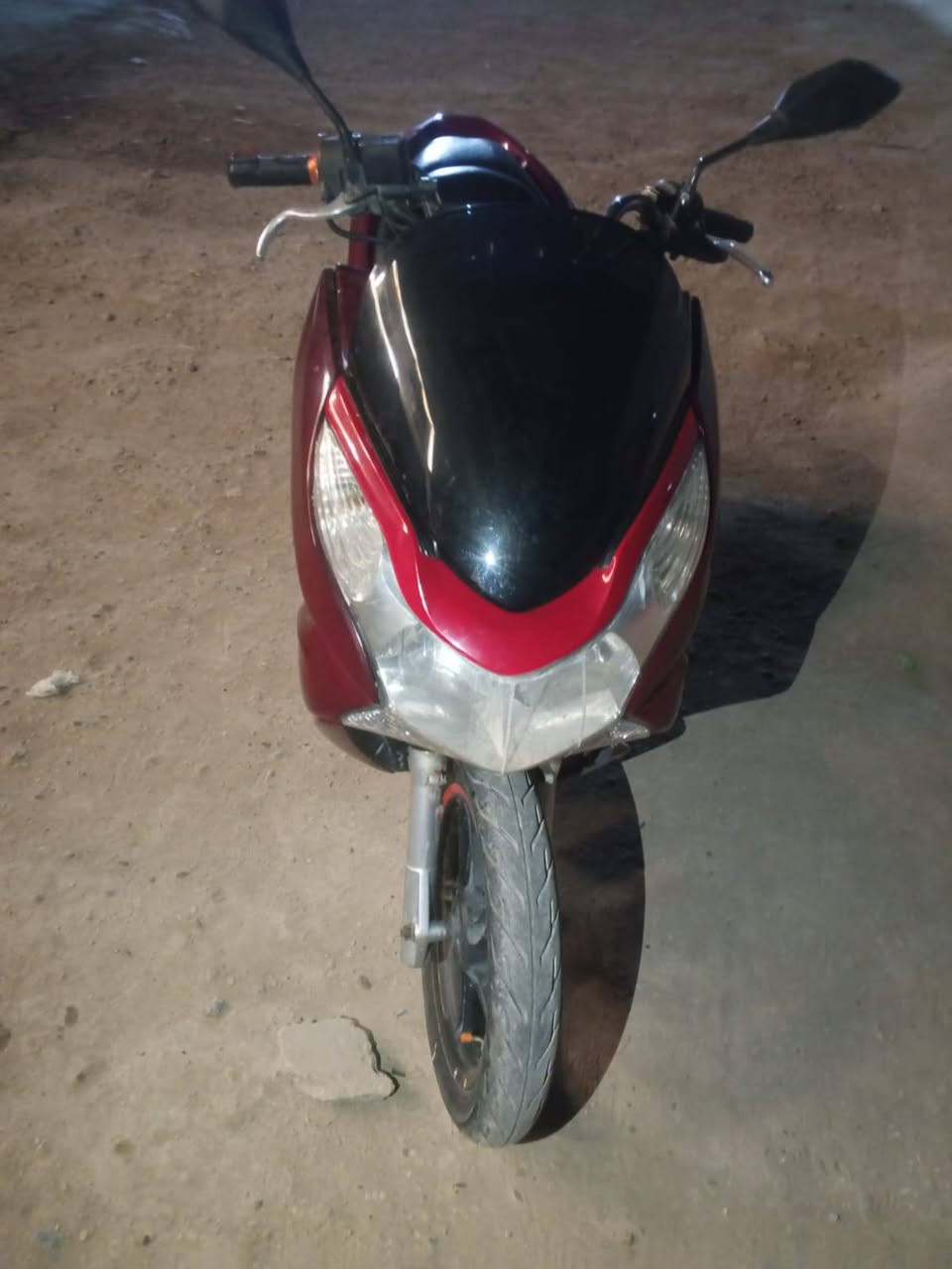 السلام عليكم دراجة Pcxجيل اول
دراجة حلوه ونضيفه مال جناي 
حساس ستاند شغال اشاير لايت كلهة شغاله تخم تاير جديد دراجة صوره ضالمتهة تجي وتشوف بعينك بيهة تلحيضات بسيطه كلش مثل جاملق المامي بس ليط مال البراقي طاكات تسويهن يم ابو الفايبر وعداد السرعه مفصول باقي دراجة كله شغال مكاني بغداد رقمي ***********متواجد ع مدار الساعة سعر مليون و100بيهة مجال حك الجيه
