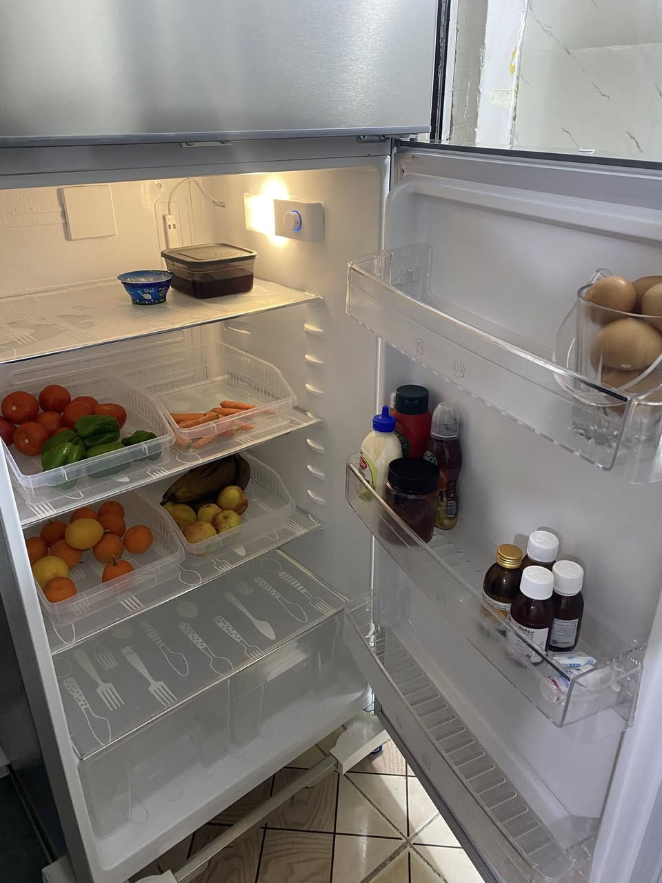 ثلاجه البلسان شركه توسوت 24 قدم مستخدمه اقل السنه  مابيهه اي تصليح اخت الجديده سعره 300 الف مكاني الامين الثانيه ***********
