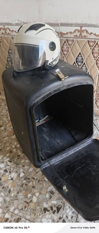 للبيع صندوق دراجه توصيل مستخدم شي بسيط++ خوذه جديده مستخدمه يوم واحد ا...