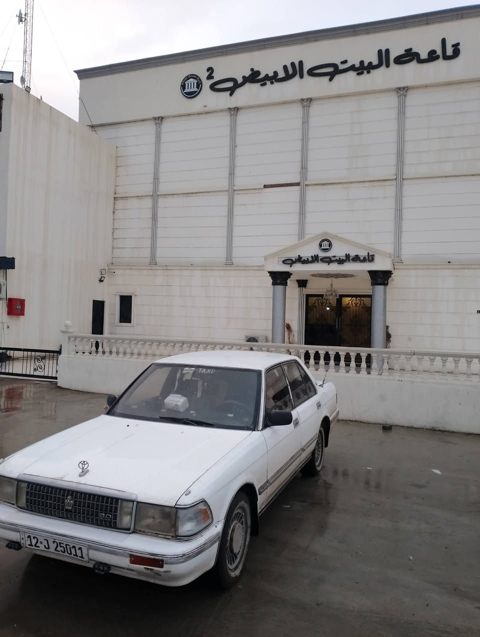 السلام عليكم
سيدان للبيع
***********
