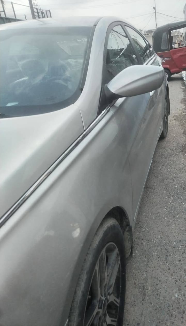 السلام عليكم
سوناتا. مديل2014 ادوات رقم وسنوية كصة جنطة العنوان (البصرة) 
رقم هاتف ***********
