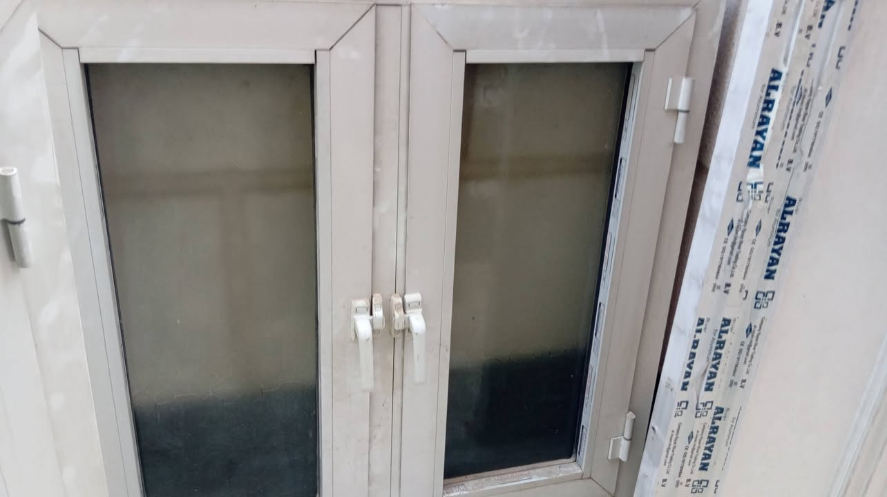 السلام عليكم بيع باب وثني جامات جديده السعر 150 العنوان الشعب حي الجزائر الارقم ***********

