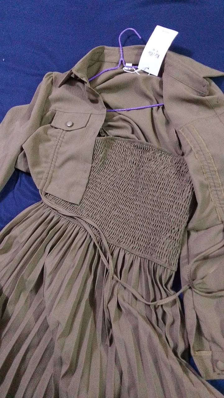 عندي هذا الفستان ما مستعمل ولا مرة وبعده بالعلامة اشتريته ب 36 الف اريد ابيعه ب 30 القياس فري سايز والطول لحد الكاحل يلبس المحجبات هم مابي اي ضرر


**إذا كنت صاحب هذا الإعلان وتريد حذفه لأي سبب، رجاءا أرسل رسالة إلى الدعم الفني**