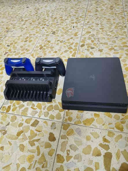 ps4 slim 500GB
2 joystick 
مع حساب يحتوي على :

1-the forest

2-call of duty black ops III 
مع الإضافة Zombies Chronicles
3-it takes tow 

4-little big planet 

مع مكتبة playstation plus essential واسعة 
مع قاعدة للتبريد وشحن وحدات التحكم
السعر 300 الف
مكان بغداد / للاتصال***********
