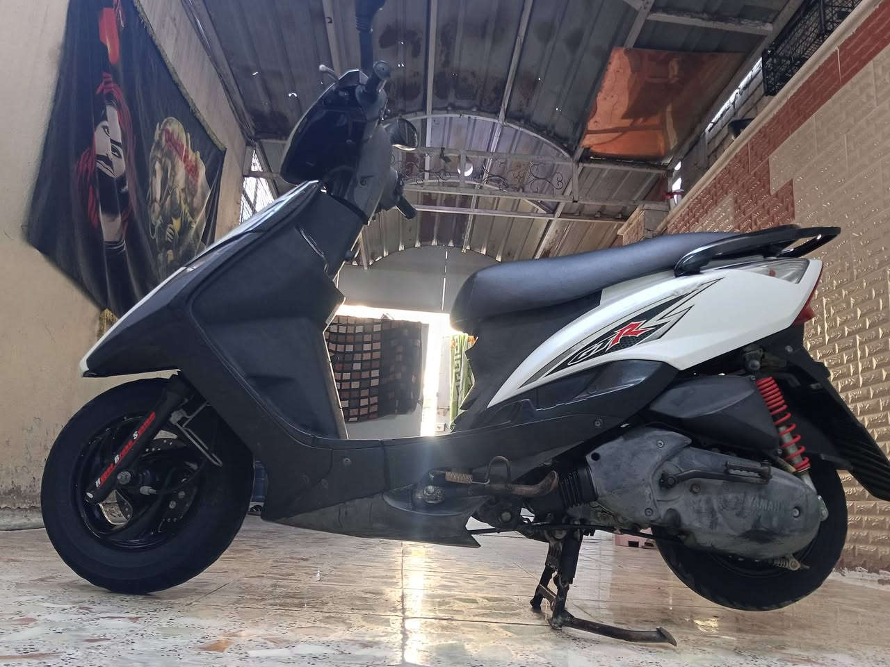 دراجة ماكس ثعلب رمبة جديدة
سرعة 140+ كابريتر بلادي + اسلف اصلي 
كفرات اصلية ومختمه ختم واحد مع محرك 
محرك ناعم ومكفول كفاله عامه وراقها ابسمي 
كهربابات عدادات كيجات دبلات كلها شغال 
الشراي يتصل ***********
شرط جيب فيتر وتعال فحص براحتك
