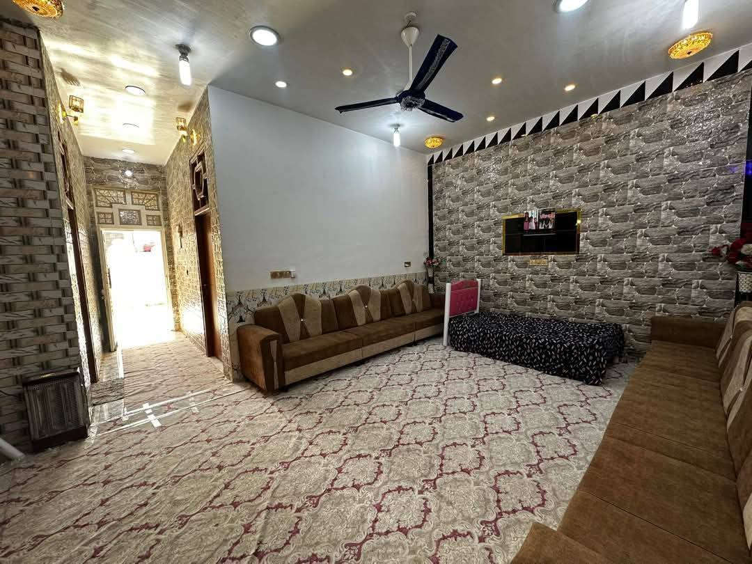 سلام عليكم
بيت للبيع مساحه ٢٠٠م

طابو زراعي  كل خدمات تكاملت من ماء وكهرباء وكيبل ضوئي 

 مكانه كاع راجي ابو احمد

 بيت جديد بناء درجه أوله

 بناء كله طابوك صب كونكريت

 يتكون الأول  من 

ديوانيه ومطبخ وصاله وغرفتين وصحيات ومنور وطارمه جبيره بيت جاهز عله اخر حبايه

الطابق الثاني هيكل واصل للسقف يتكون من 

٤غرف نوم وصاله وحمامات 

 وخدمات بيه ماي خطين  وكهرباء المحوله بلباب وكيبل ضوئي كامل

سعر البيت [[٩٠]]وقابل للتفاوض 

لاستفسار مراسلة الحساب أو الاتصال على الرقم

***********
