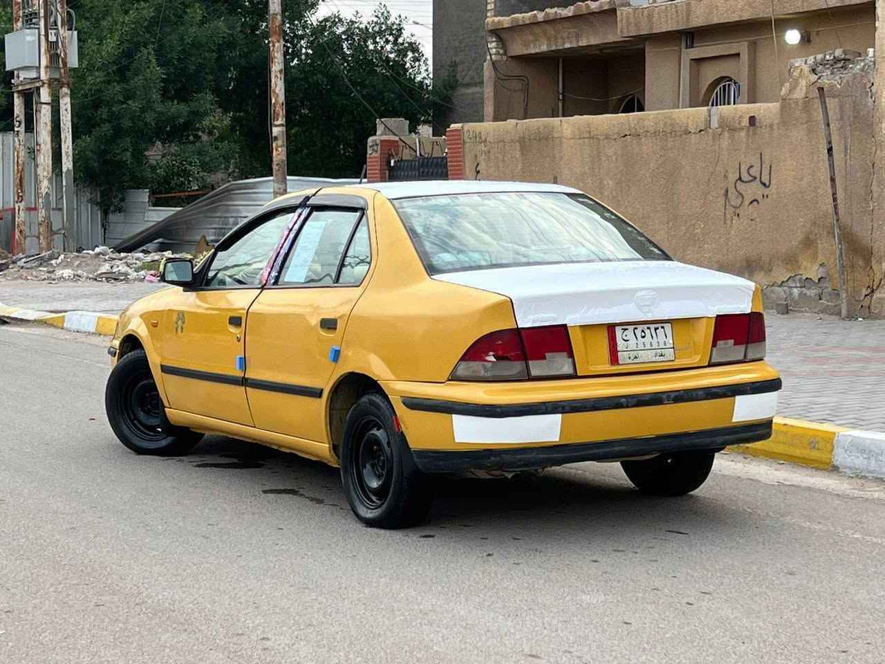 السلام عليكم سياره موديل 2010 سياره مصفره هي وغرامات  مكينه فرنسي  وكير مكفولات صدر امامي وخلفي جدد تخم تاير مامي وخلفي سعرها 30 رقم الهاتف *********** عنوان بغداد الشعب
