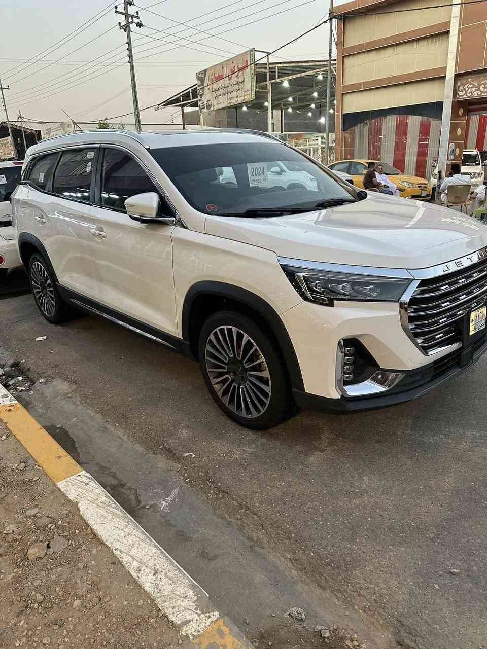 السلام عليكم للبيع جيتور x90خليجية كامل المواصفات مكفولة كفالة ماعدا بارد جدا قليل يقبل الجنطة من ألأسفل مرقمة شهداء ذي قار السعر 160ورقة وللاستفسار عبر الرقم ***********
