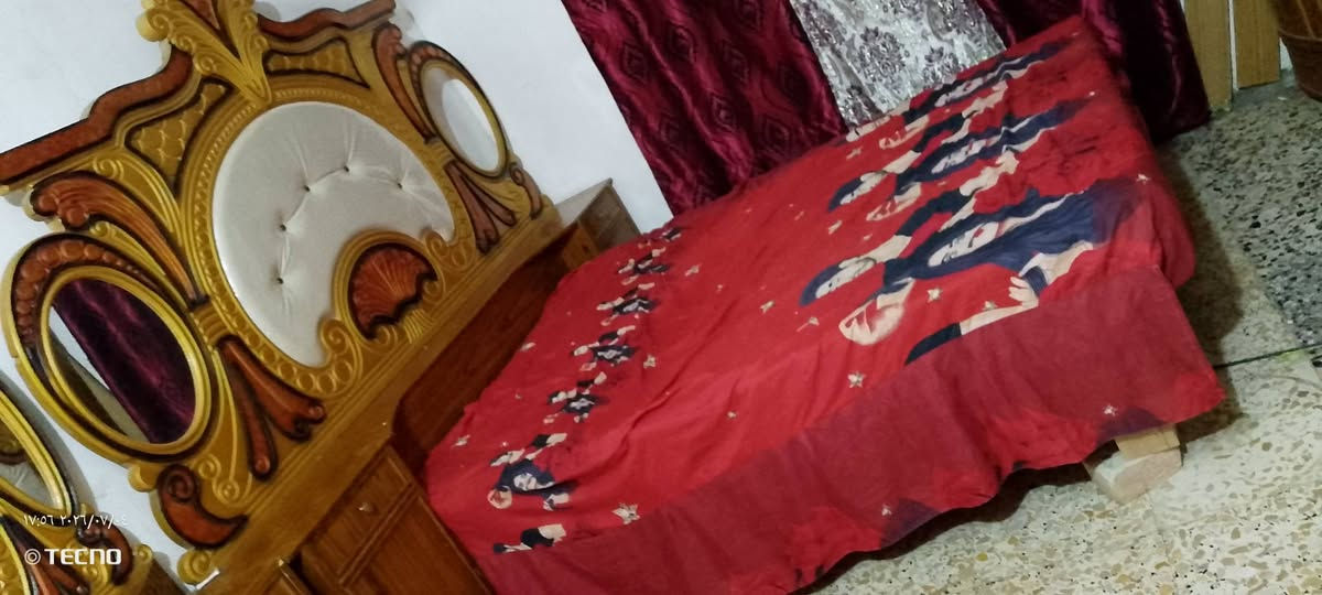 السلام عليكم عندي قرفه للبيع مستعمله شي قليل اخو الجديد مثل ماوضح بل الصور اخشاب صاج دنگه السعر  750وبيهه مجال لشراي ***********متواجد واتساب مكاني بغداد قريب فلكه حي النصر
