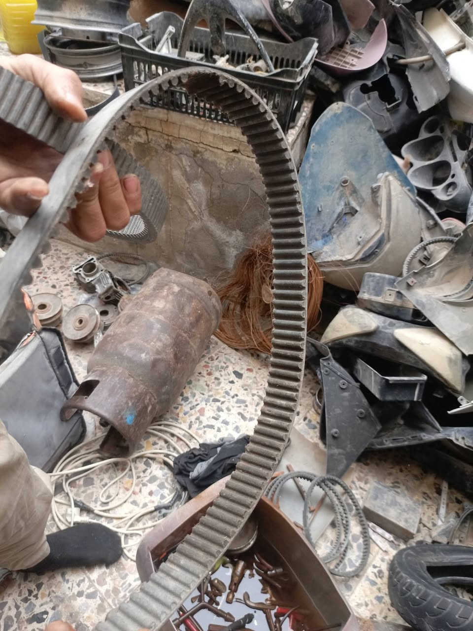 السلام عليكم 
غراض دراجات للبيع اويالة صالنصات قوايش تي ماكس و سلفر صالنصة كاوسكي ماصدة سكنس لد جنط أنواع 
الدراجات كفرات أي درارجة موجود 
المكان البلديات
رقمي ***********
قيم وخذ
