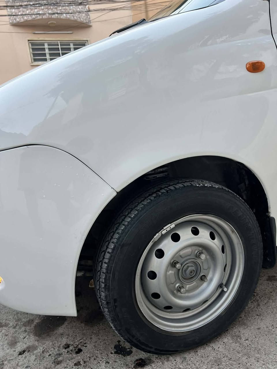 سلام عليكم اخوان كوكو للبيع سياره سنويه صاقطه عليها غرامه 350 محرك كير بحالا جيدا بيها شكم قطعه صبغ ابيع حزام تدفأ نار تبريد بس غاز كشنات جديد مغلف سياره حلوه وكاعده سعرها اتصل عرقم ***********
