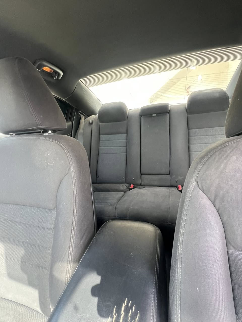 2012
ضرره جامرلغ امامي وباب امامي ايمن السايق فقط 
وبيه بعض الخدوش 
عارضهه140  وبيه مجال 
***********  قضأ بلد
