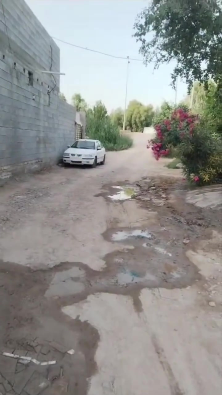سلام عليكم بيت للبيع 
يتكون من ستقبال 6×4
   صالة 9×4
مطبخ 4×5
غرفتين نوم 4×5
ارتفاع بيت من داخل تلاثة امتار نص

الاستفسار اتصال***********
