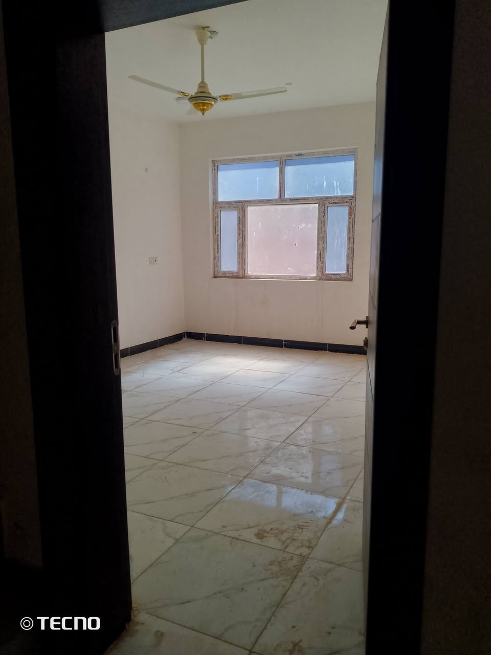 السلام عليكم دار في مجمع الكرار السكني في النجف غير مسكون نهائياً وجاهز للسكن ماعايز اي شي في المرحلة الأولى مساحة 160 متر بلوك 17 شارع 15 بصف الركن قريب على بوابة المجمع بيع نقداً مسدد كل المبلغ السعر 135 مليون وبي مجال بالسعر للإستفسار الإتصال على الرقم ***********
