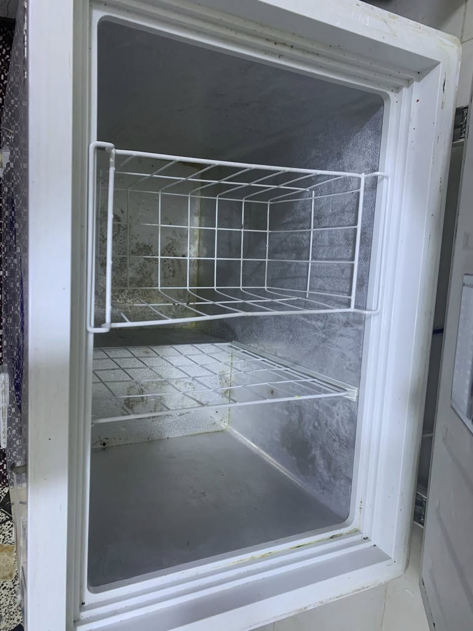 مجمده. بيه مشكلة الماطور عطلام.  حجم صغير
سعر 100 
البياع


**إذا كنت صاحب هذا الإعلان وتريد حذفه لأي سبب، رجاءا أرسل رسالة إلى الدعم الفني**