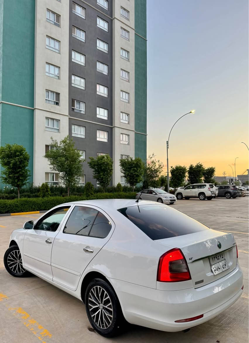 skoda octavia  2013  
گێڕ عادی 
مەکینە.  16  بیلاد 
گێڕ و مەکینەی بەشەرت 
تەحویل و غرامەی بەشەرت 
بێ بۆیاخ  
تەنها یەک پەڵە ساردی هەیە 
سەیارەکە زۆر تازەیە هەموو گیانی بەشەرت 
نرخ :  $93  گەڵا  💵💵
شوێن : سلێمانی 
ژم: *********** السليمانية, العراق
