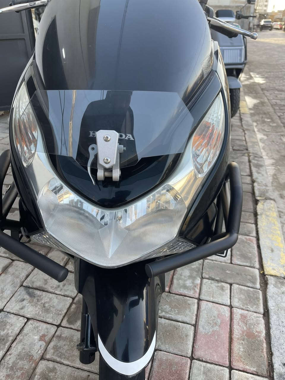 السلام عليكم 
دراجه بي سي كس (Pcx)  مكمركه حجم المحرك 125 
للاستفسار ***********
مراوس حسب القناعه العنوان شارع 17
