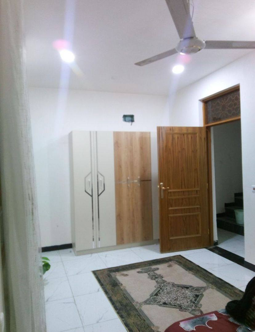 يالله سلام عليكم  بيت 60 متر واجه 6 ونزال 10 البيت يحتوي علا 2 نوم وصال ومطبخ وصحيات + كهرباء وماء ومجاري  البيت طابو زراعي  سند 25  العنوان الدوانم قرب الشرطه الخامسه والاعلام والري   سعر الببت 70    وبي مجال للشراي للاستفسار ***********  بي وتساب
