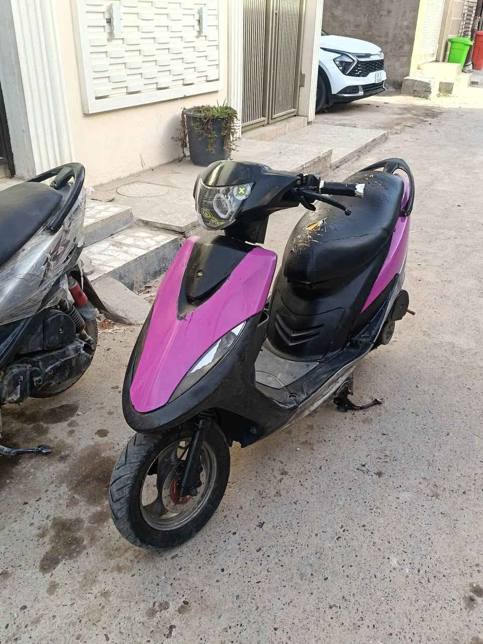 السلام عليكم
ماكس عدله 
مكينه 55 تجفيت جديد اول فتحه
كهربائيات باتري جديد كت كلجات جديد تنكر سلف وتطلع الدراجه شلعه ومعدل موتت سعر 450 بيها مجال *********** مكاني بغداد زعفرانيه
