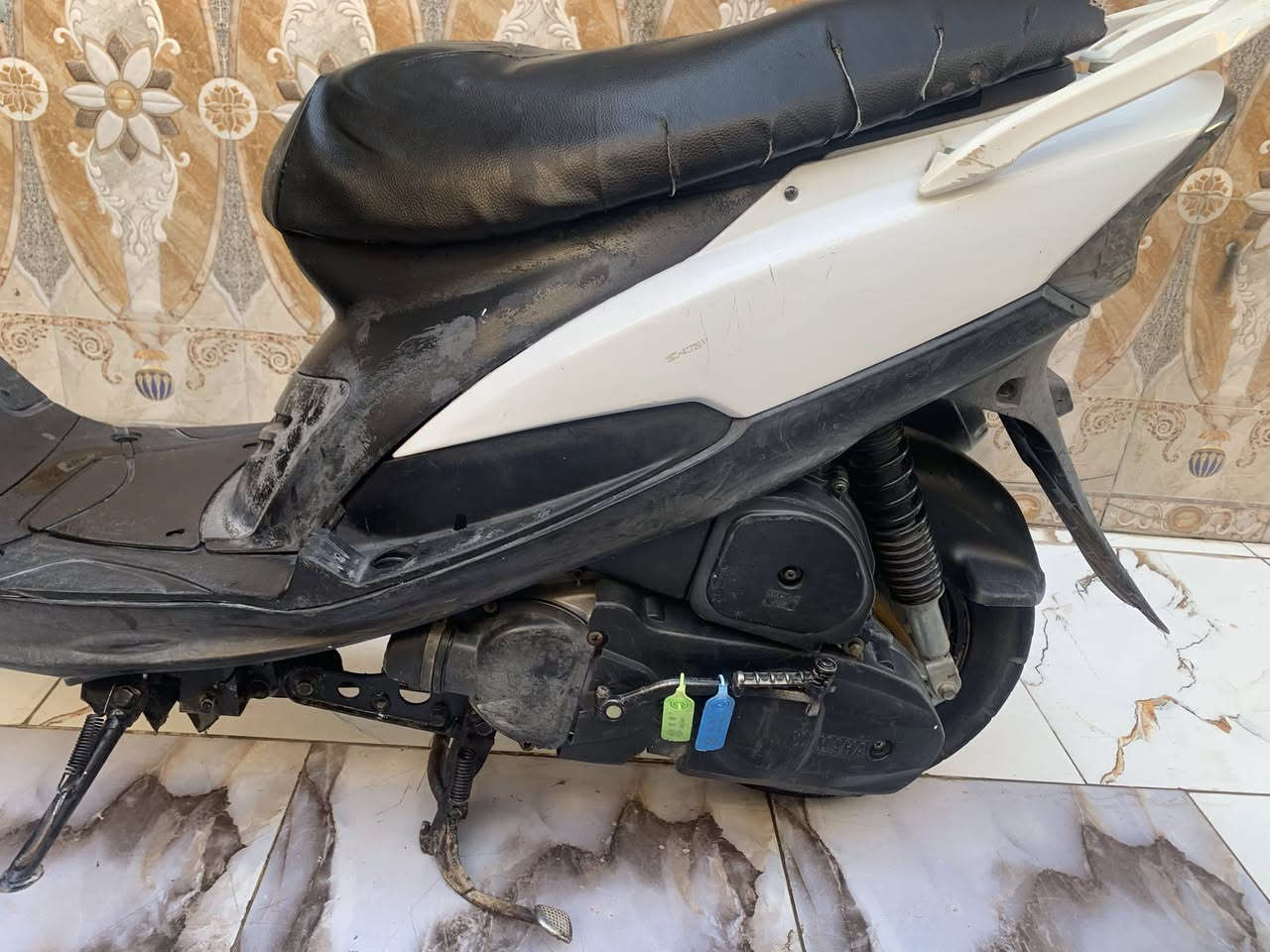 ‏سلام عليكم ماكس عدلة للبيع جفتتها 55طلع صوت بالمحرك مادري شنو السعر425 وبيها مجال تفاصيل ***********
