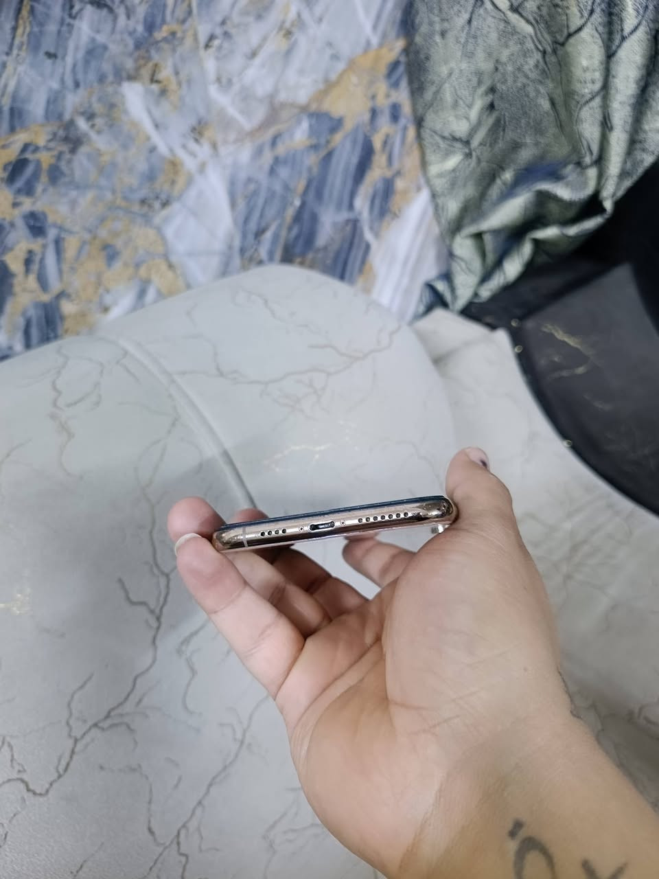 سلام عليكم عندي جهاز  للبيع ايفون اكس ماكس ذاكرته 256جهاز نظيف بطاريه 77جهاز نظيف وعل فحص فقط بي فطر بل ظهر سعر جهاز 160قفل عنوان بغداد الحريه الثانيه للا ستفسار ***********واتساب أو خاص
