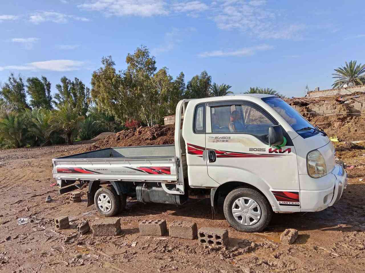 السلام عليكم كيه حمل موديل 2009مكفوله كفالة عامه رقم واسط انكليزي استوه صاعده هزه سيارات مالت جناي للاستفسار الاتصال على الرقم ***********
