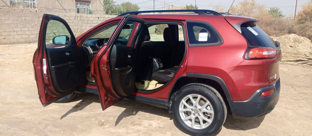 السلام عليكم جيب بزون 2016 للبيع وارد امريكي تبديل بنيد فقط وبيهه رشات صبغ السياره جاهزه كير محرك تخم تاير المواصفات بصمة سويج سايد بريك دكمه تحكمات شاشه صغيره مسجل دمام جهتين قفال سرعه السياره من فئة السبورت السعر 120 وبيهه مجال قليل وتساب***********
