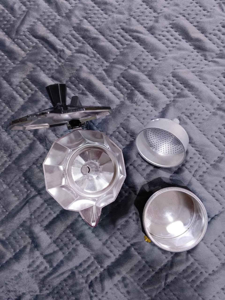 دلة القهوة الإيطالية (الموكا بوت) قطعة واحدة متوفر
✅ المميزات:
جديدة وبالباكيت: مو بالة، بضاعة أمازون أصلية.
اللون الملكي: أسود مطفي (Matte Black) يضيف لمسة فخامة لمطبخك.
الطعم الأصلي: تسوي لك أحلى كوب إسبريسو أو قهوة مركزة على الطباخ بدقائق.
القياس: 3 أكواب (القياس المثالي).
💰 السعر: 13 ألف دينار فقط!
🚚 التوصيل مجاني لكل مناطق كركوك!


**إذا كنت صاحب هذا الإعلان وتريد حذفه لأي سبب، رجاءا أرسل رسالة إلى الدعم الفني**