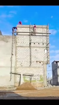 كادر لبخ اسمنت ناعم خشن او جرارة وتشميع ونثر  ومثل ميريد ابو البيت عال...