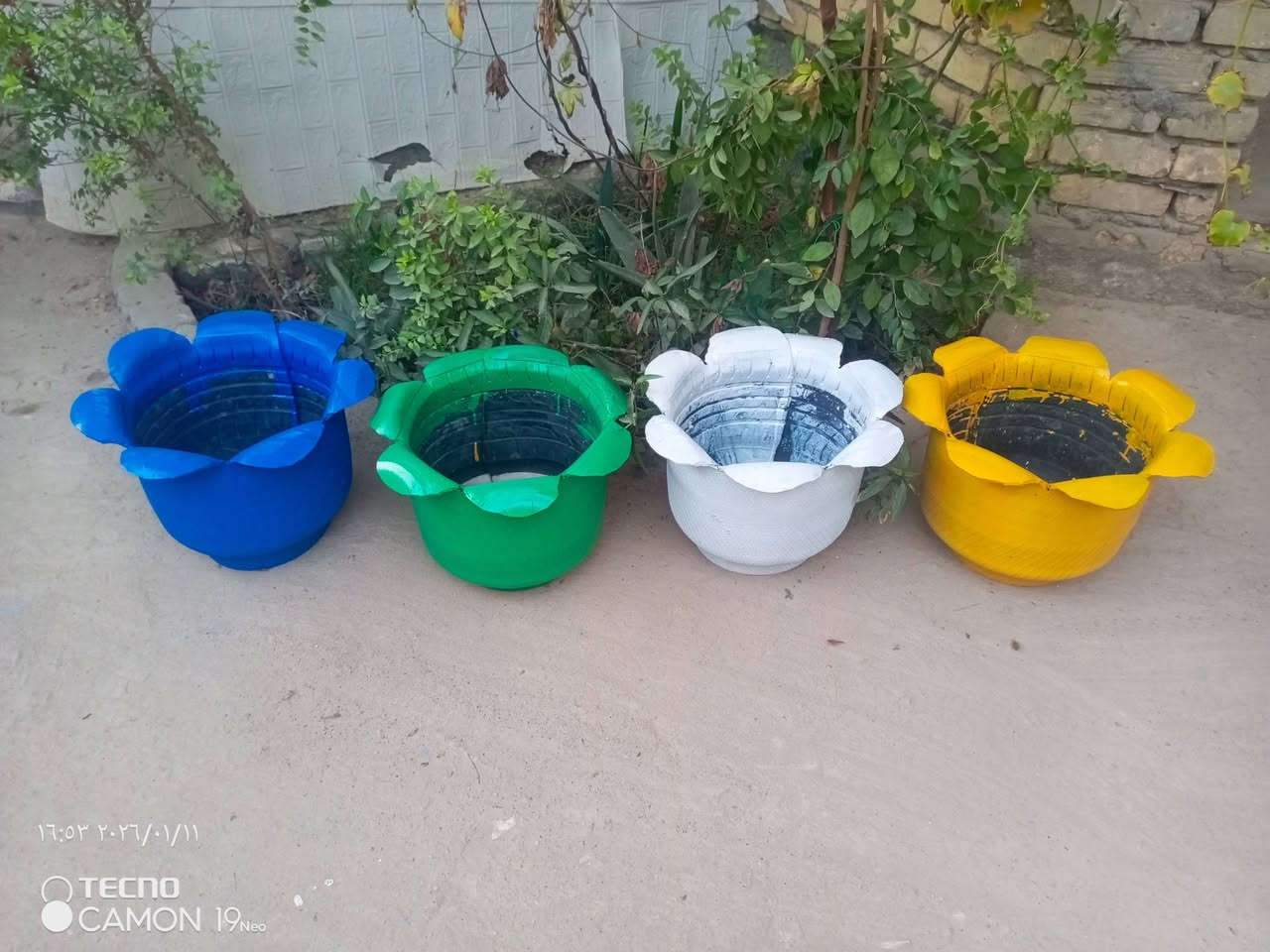 على بركة الله 
طلبيات الزبائن 
سنادين مصنوعة من التايرات 
سعر القطعة الحجم الصغير. 3.500
3.     قطع.  ب10.000
للعلم يوجد مع كل طلب 
 ورد الصباح مجانا 
للحجز والاستفسار الاتصال على الرقم 
*********** بيه واتساب 
يوجد توصيل محافظات 
يوجد توصيل اقضية ونواحي
