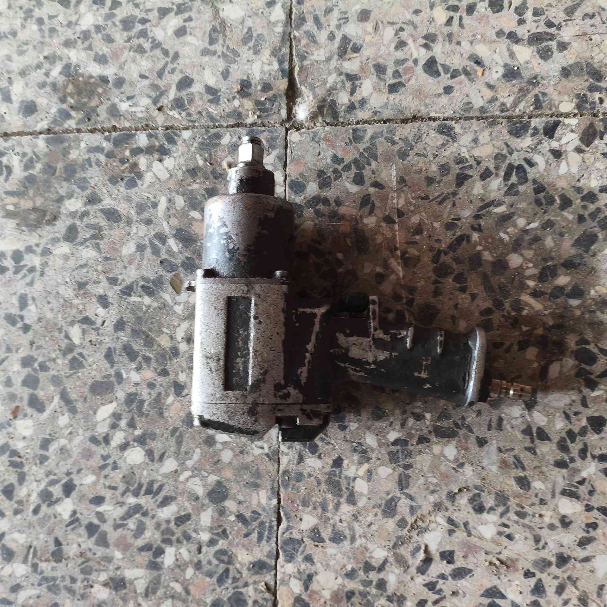 السلام عليكم كمبريسر نضيف  وجاهز مع دريلات ٢مع جك ٤طن المكان كربلاء السعر الكلي ٦٥٠
الهاتف ***********
