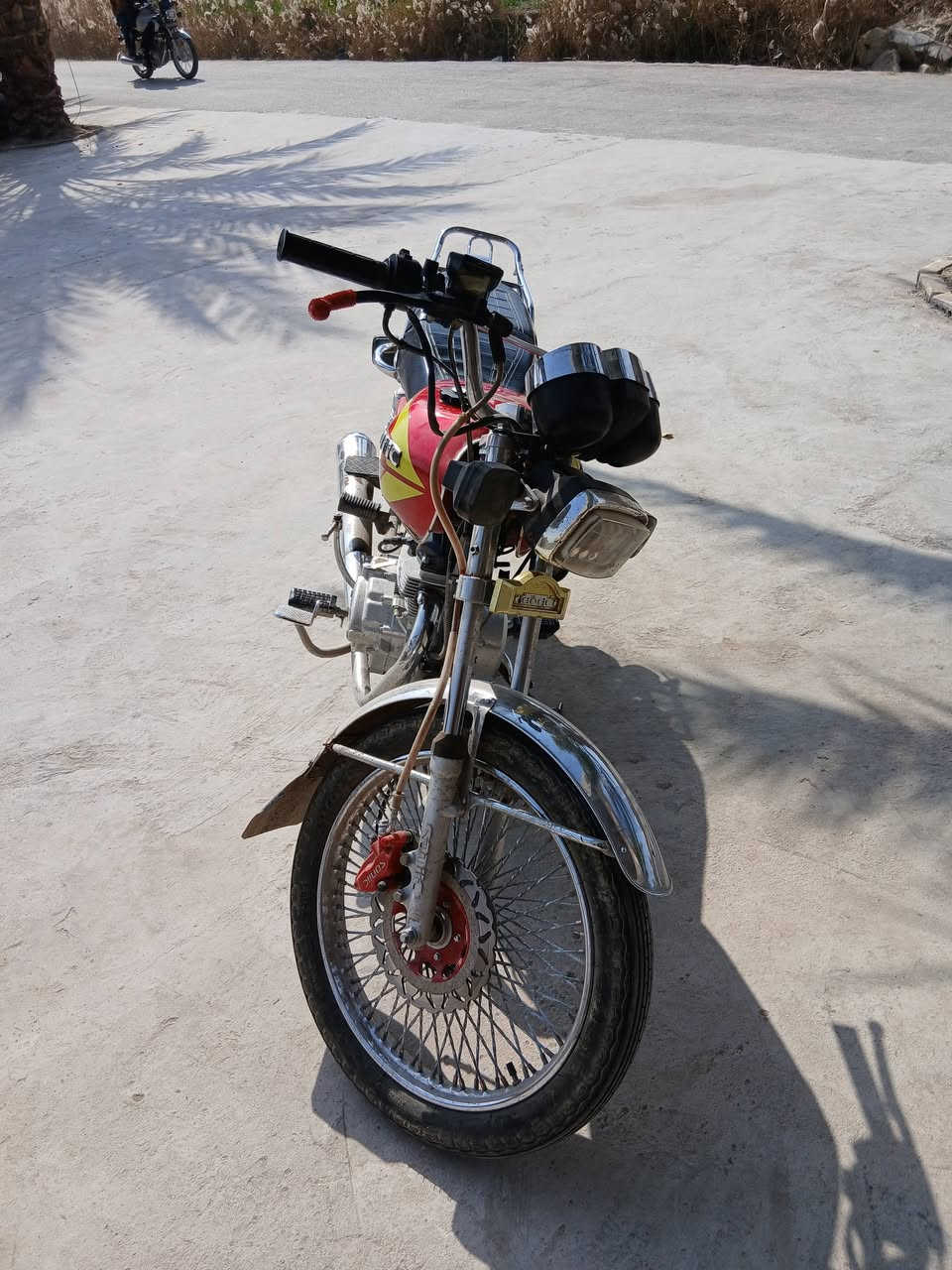 السلام عليكم دراجه للبيع نوع تايكر موديل ٢٤ أوراق سكنر المكان كربلاء قرب الإمام عون  السعر ٥٧٥ وبيها مجال الرقم ***********
