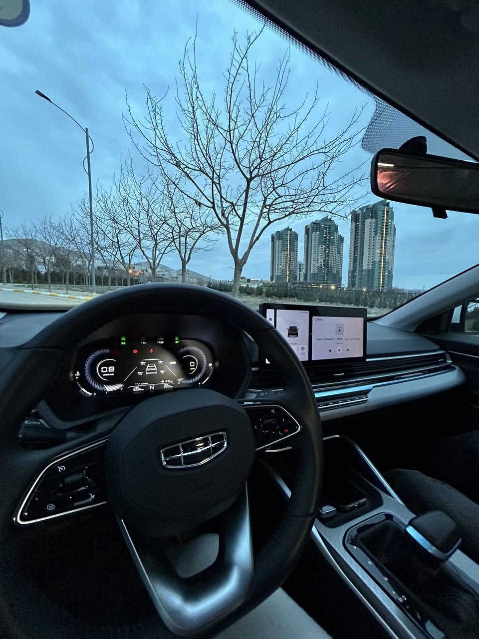 جیلی ئێم گراند  ٢٠٢٥
فول مواسەفات
٢٥٠٠کیلۆمەتر ڕۆشتوە
سەیارەکە ڕەقەم کراوەبەناوی خۆمە
سڵاید
شاشە گەورە
گێچ ئەلیکترۆنی
٣ جۆرلێخوڕین (سپۆرت،ئیکۆنۆمی،کۆمفۆرد)
سایەرەیەکی ئیختیسادیەبە بەنزینی نۆرماڵ کێشەی نیە
جوابی چات نایەموە 
ژمارەی خاوەنی:*********** واتسئەپ
