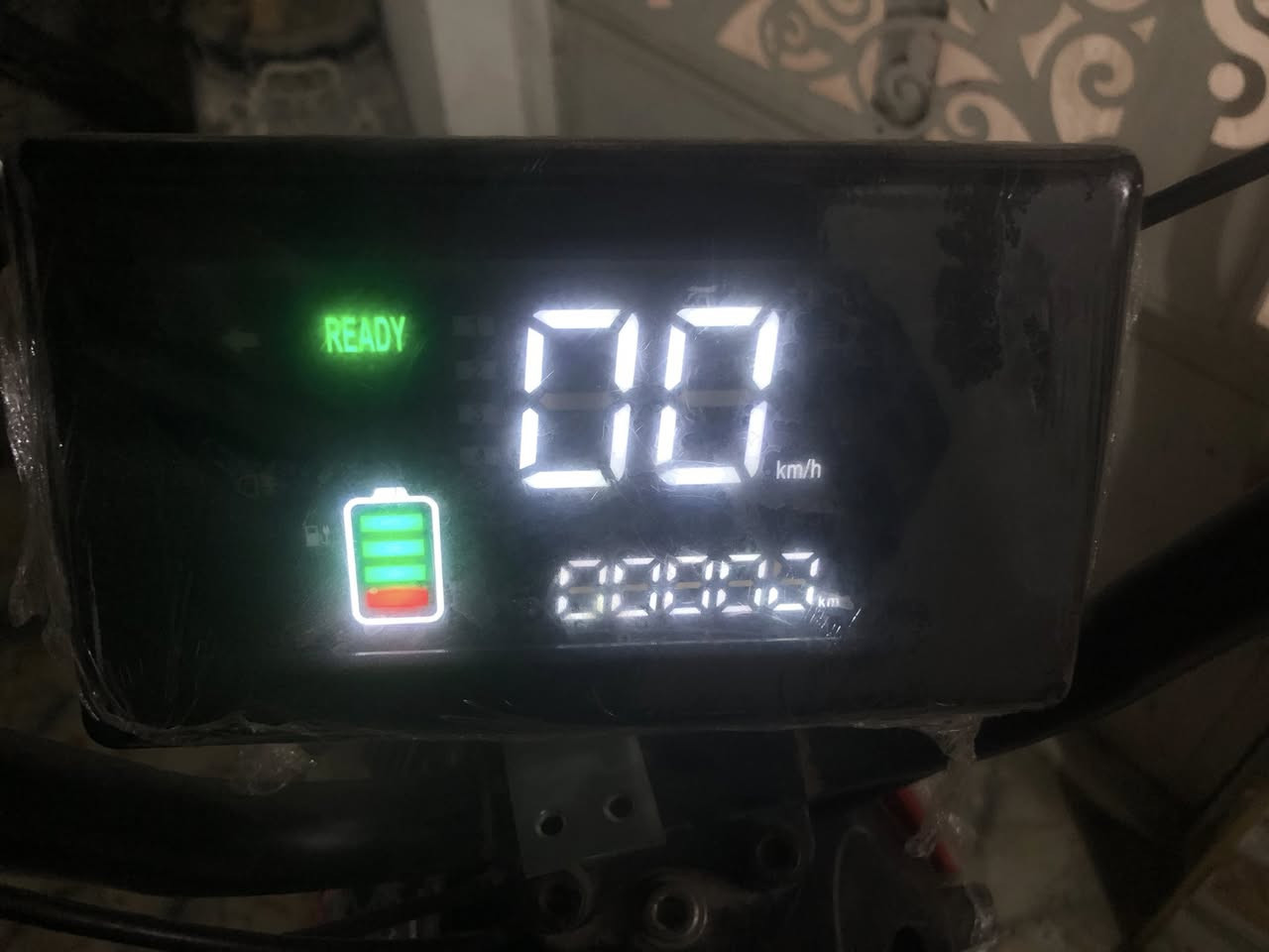 دراجه  شحن حجم16 تلث  سرع لاول30 الثاني 50  والثالثه70  السلبيات  شاشه  مكسوره  بس مثبتهه  مثل  متشوفون اوالعقل  مبدل  بس  مابيشي او  شغال  بس  ميطلع  السرع او  هورن  ماكو  الايجابيات دراجه  حلوه  اوسريعه   ضوه شغال  اربع  بطاريات  مابيهن  شي  تمشيك40كيلو ملف  قوته 400   او  السعر  200  اوبيهه  مجال للطيبين عنوان بغداد  الطوبجي  فتحه المرور  والرقم07705393 703
